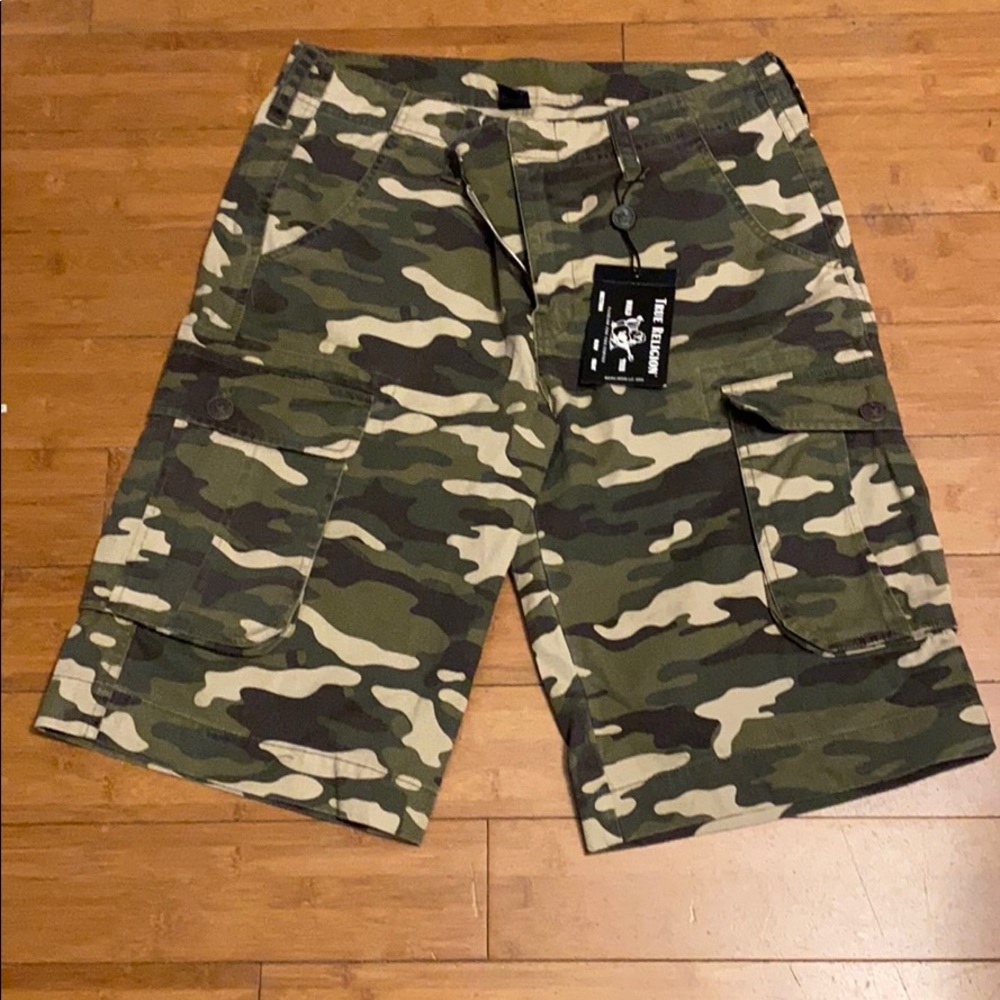 NWT True Religion Distressed Camo Cargo Shorts